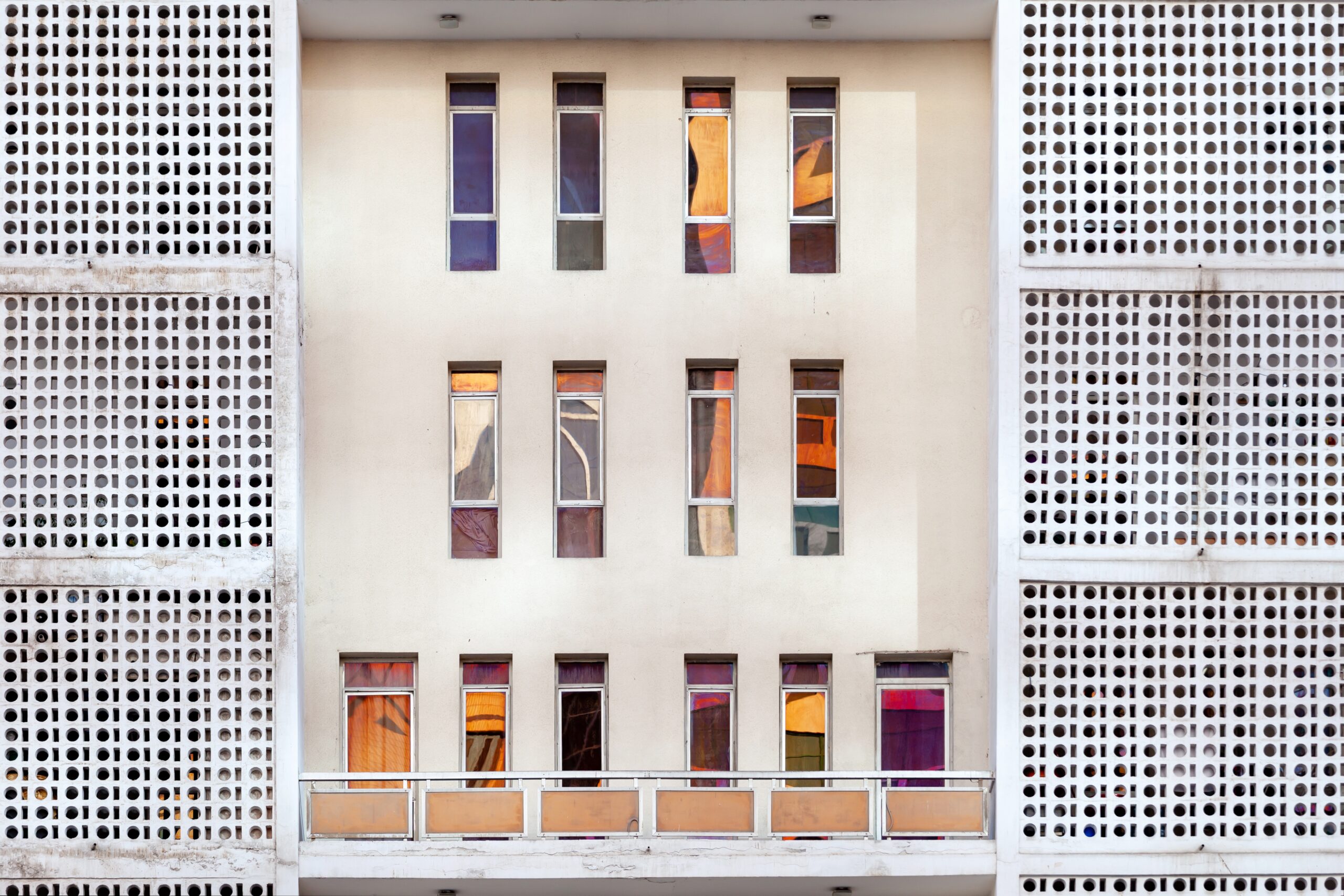 🏙️ Edificio con sistema SATE en entorno urbano